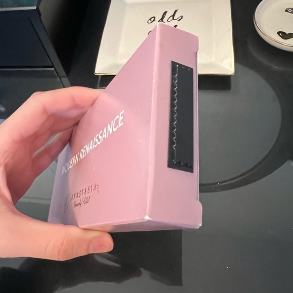 Modern renaissance Anastasia Beverly Hills make up pallet - Picture 6 of 6